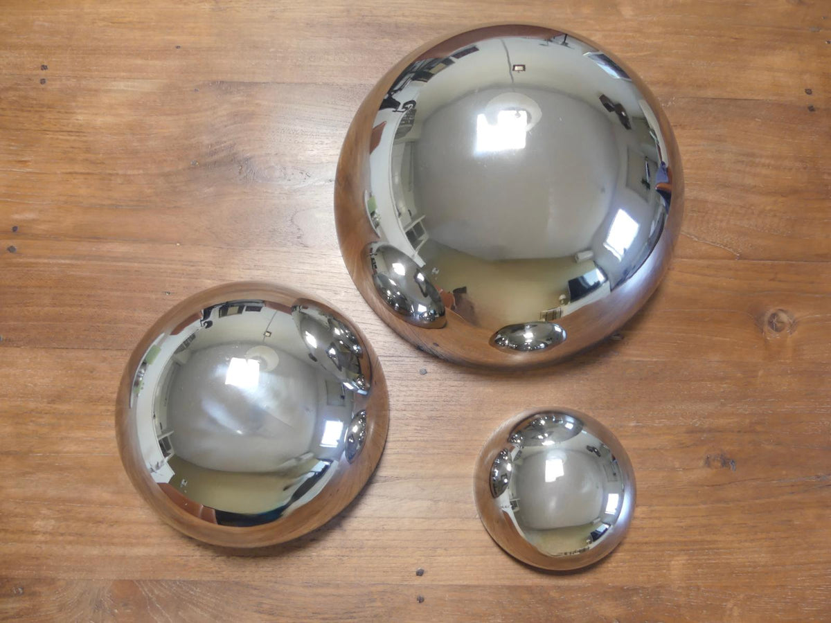 The shape of the Lumevre convex mirrors, shown in three sizes, pictured from the top